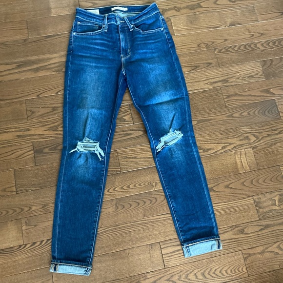 Levi’s red tab wedgie skinny filigree jeans with distressing - Picture 2 of 15
